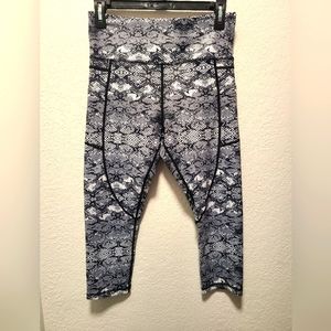 ZYIA Activewear Capri Leggings